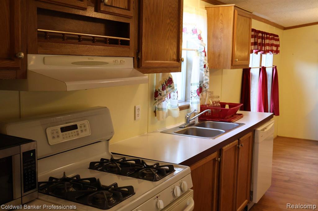 8523 TURNER Road, Imlay City, MI 48444 — Photo 4