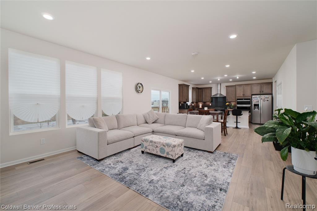4813 Marquette Drive, Milford, MI 48381 — Photo 14