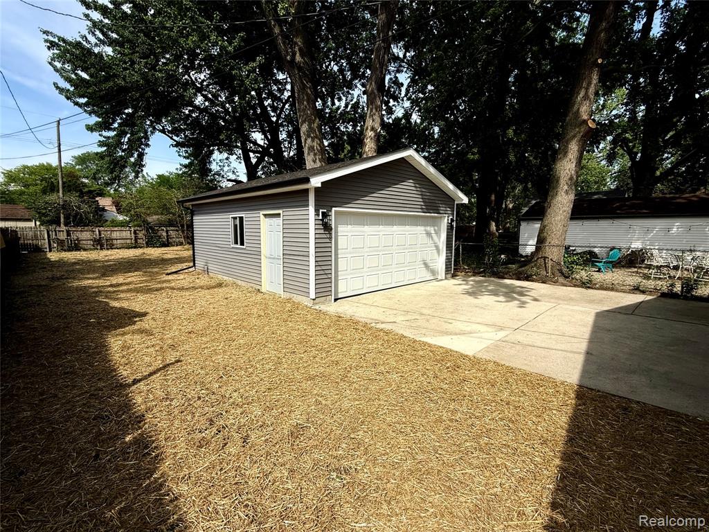 21805 Downing Street, Saint Clair Shores, MI 48080 — Photo 8
