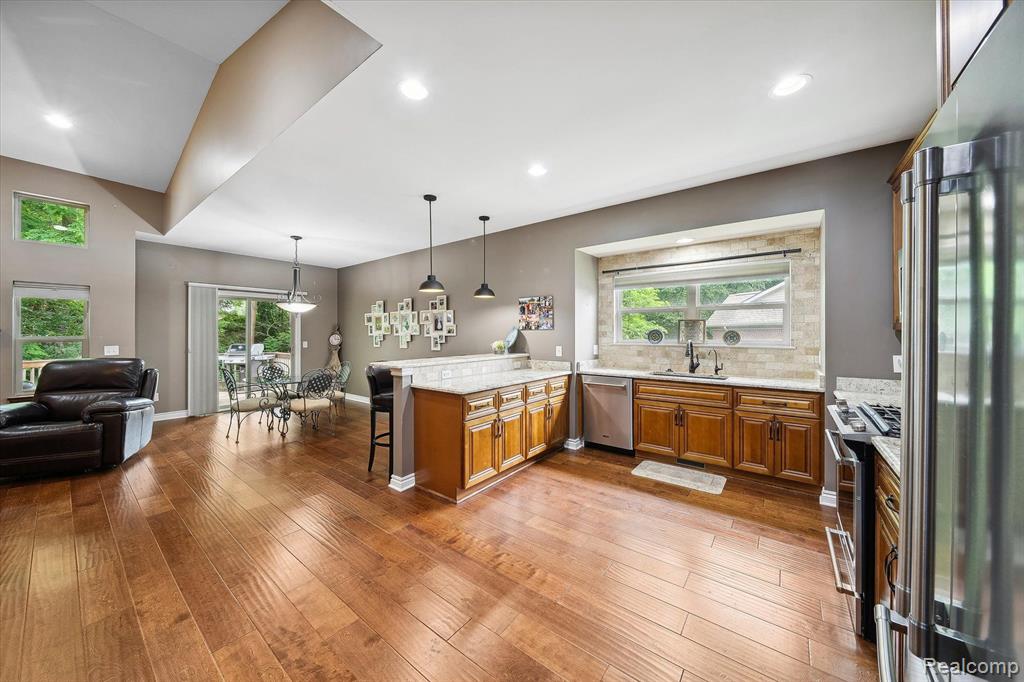 9566 KINGSWAY Circle, Clarkston, MI 48348 — Photo 2