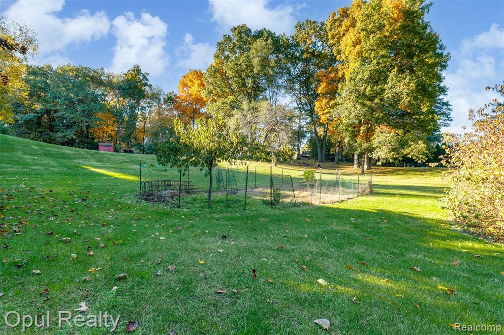 5885 Cedar Knoll Drive, Brighton, MI 48116 — Photo 32