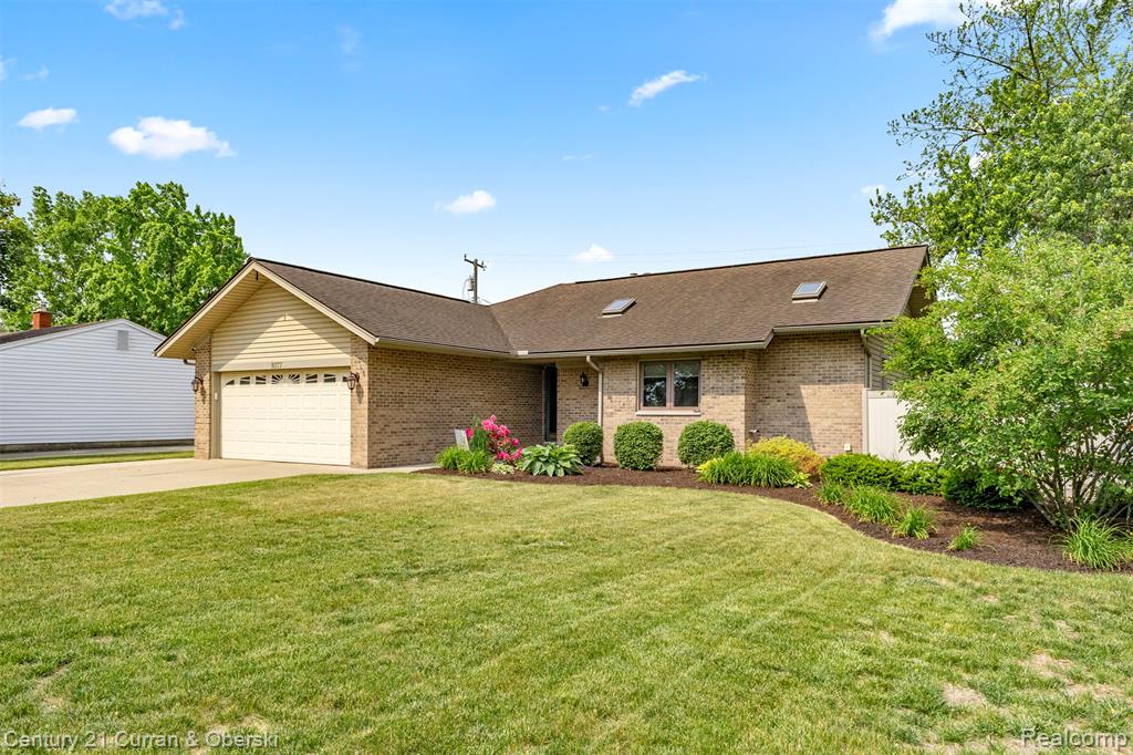 9377 Lamont Street, Livonia, MI 48150 — Photo 3