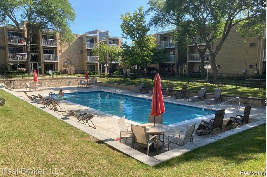 4905 Crooks Road, Royal Oak, MI 48073 — Photo 18