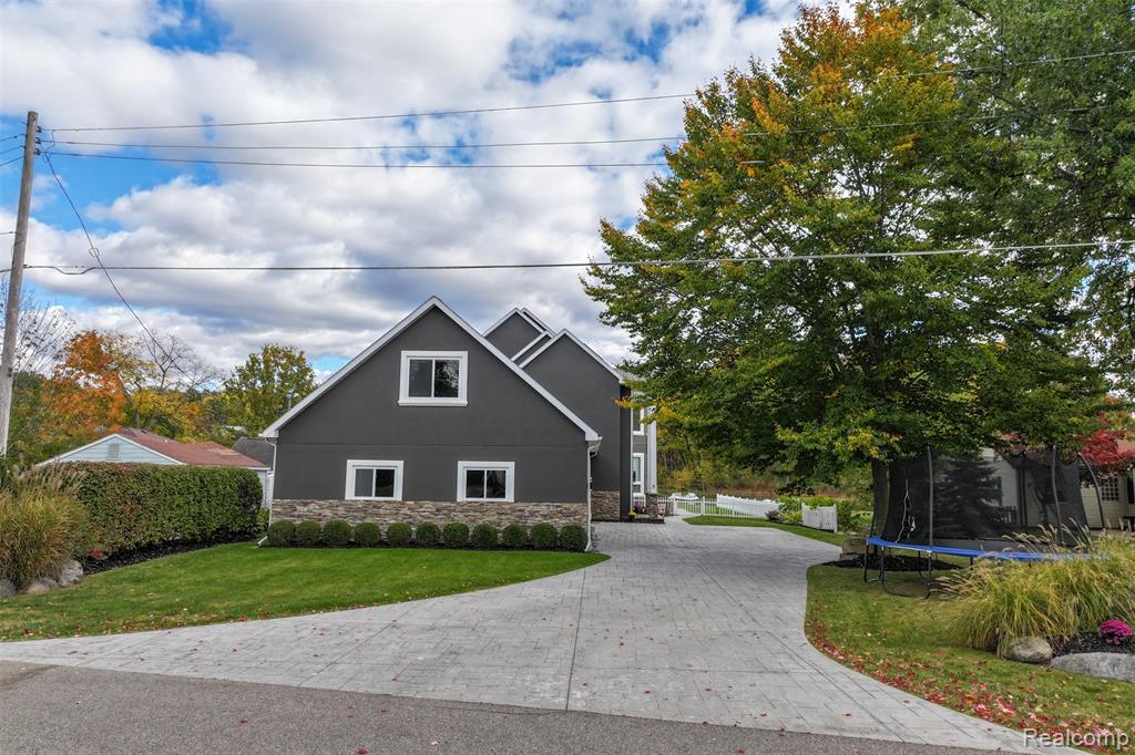 16083 Whitehead Drive, Linden, MI 48451 — Photo 23