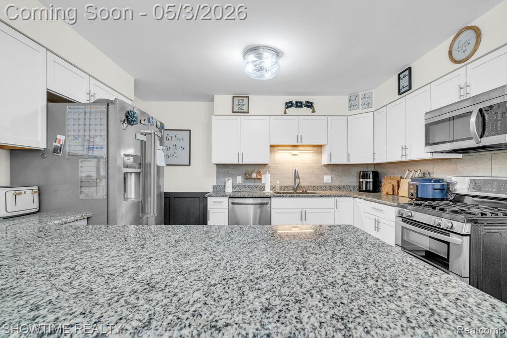 5211 Lakeshore Road, Fort Gratiot, MI 48059 — Photo 25