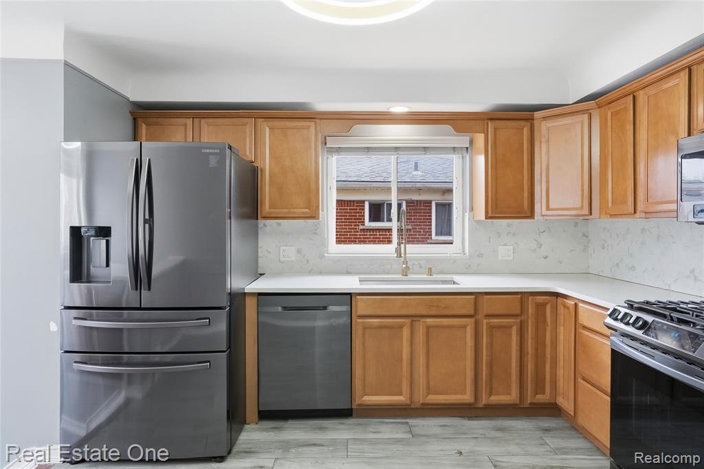 8528 Norborne Avenue, Dearborn Heights, MI 48127 — Photo 18
