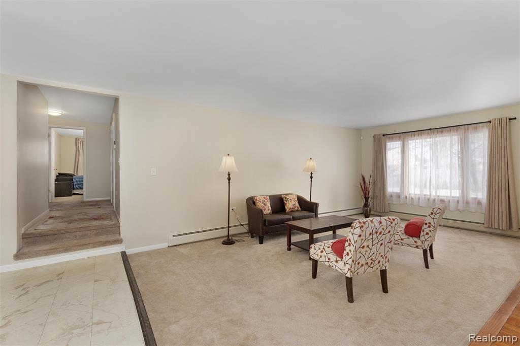 25376 Lyncastle Street, Farmington, MI, 48336