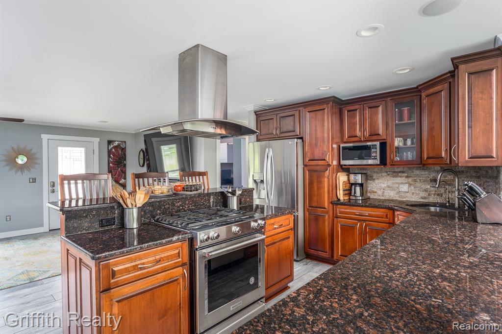 1158 Camelot Drive, Pinckney, MI 48169 — Photo 29