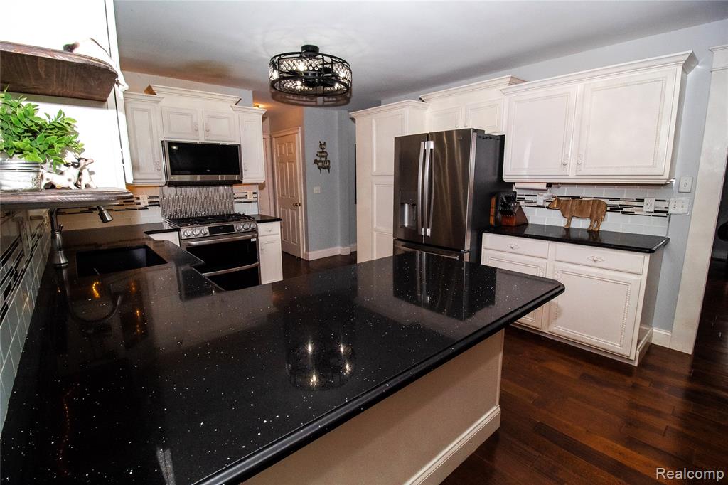 8314 Mill Pointe Court, Goodrich Vlg, MI — Photo 5
