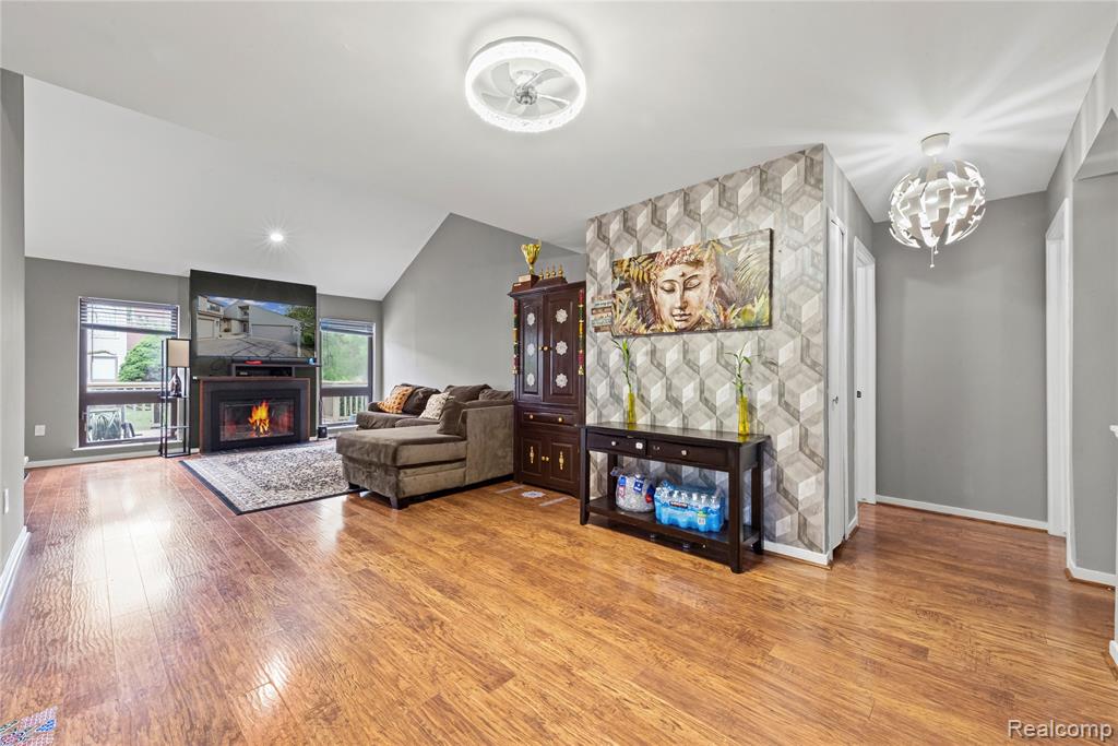 586 Ashley Circle, Rochester Hills, MI 48307 — Photo 4