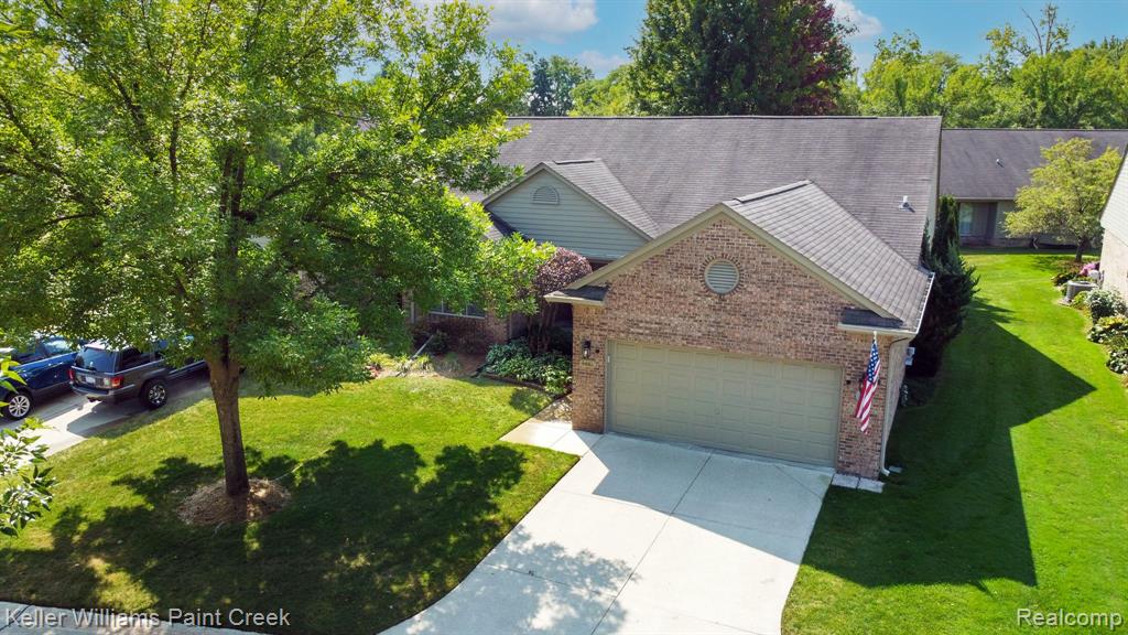4442 WISTERIA Court, Warren, MI 48092 — Photo 2