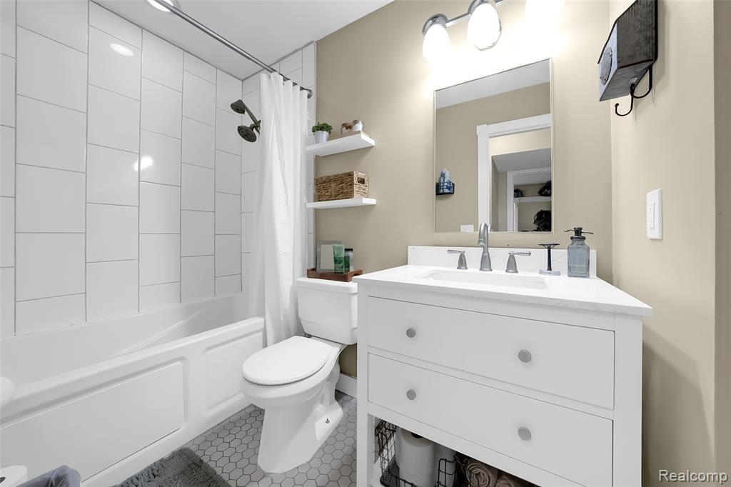 809 Holly Bush Drive, Holly, MI 48442 — Photo 14