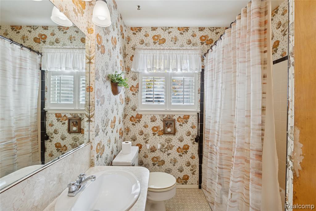 536 Rewold Drive, Rochester, MI 48307 — Photo 16