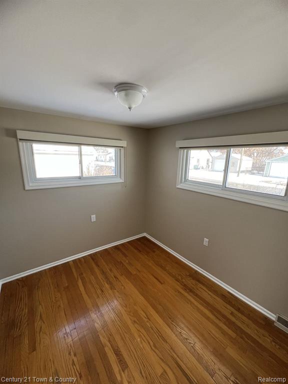 697 E ANNABELLE Avenue, Hazel Park, MI 48030 — Photo 11