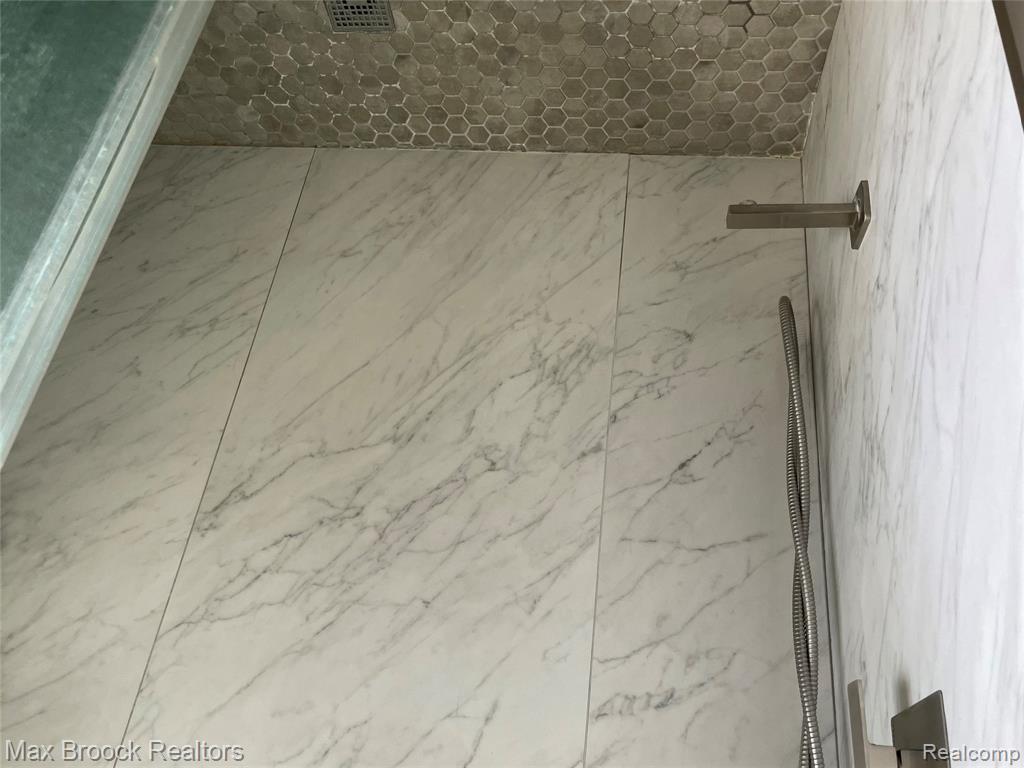 41152 Hollydale Road, Novi, MI — Photo 14
