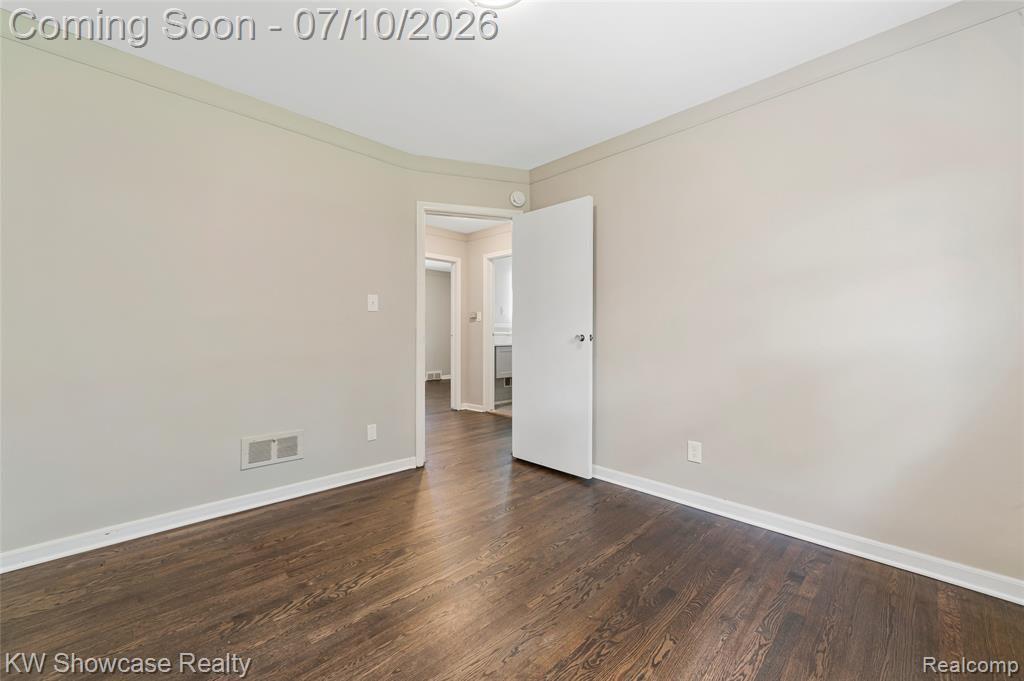 9370 Gillman Street, Livonia, MI 48150 — Photo 37