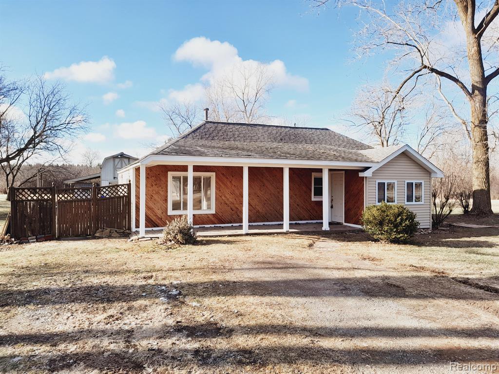 4098 E CARPENTER Road, Flint, MI 48506 — front exterior