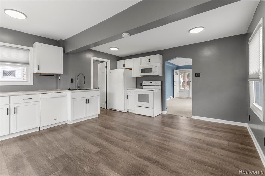 4976 Weddell Street, Dearborn Heights, MI 48125 — Photo 13