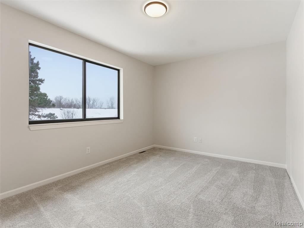 25927 New Forest Court, New Baltimore, MI — Photo 24