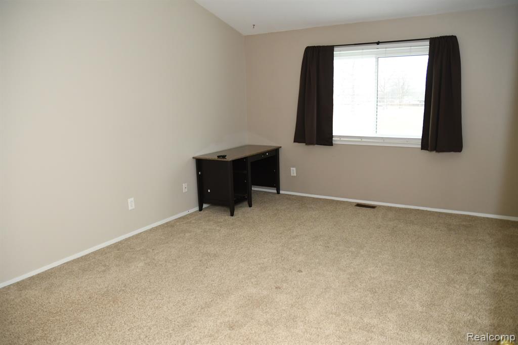 22450 SILVER CREEK Drive, Woodhaven, MI 48183 — Photo 21