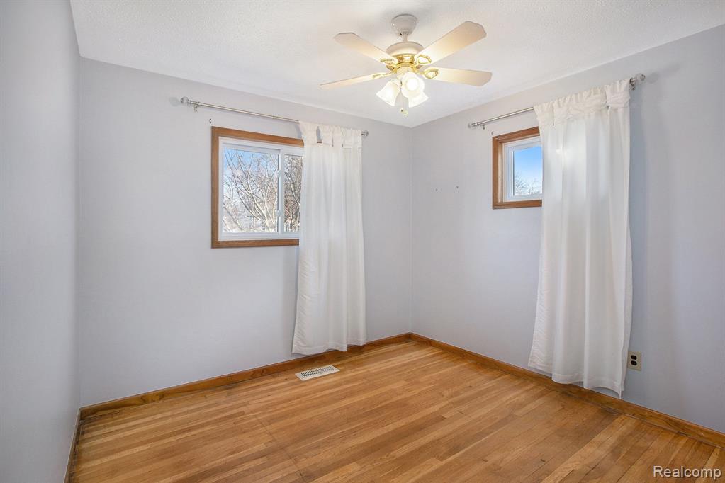 1163 FALL RIVER Road, Ypsilanti, MI 48198 — Photo 8