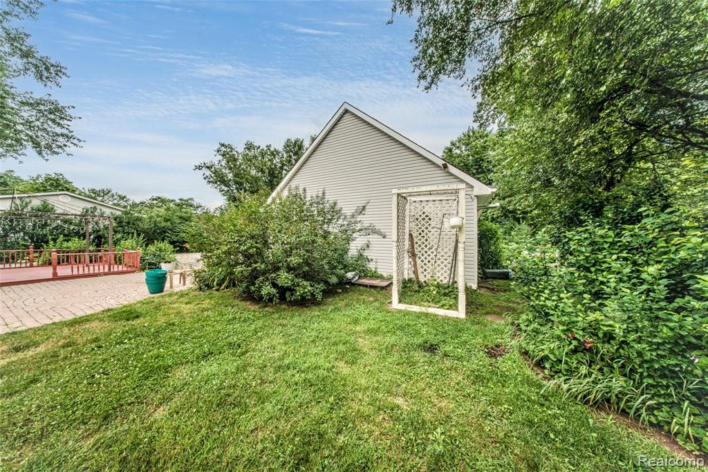 9042 Gale Road, White Lake, MI — Photo 20