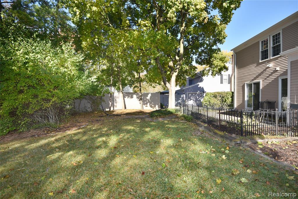 5596 Beauchamp Place, West Bloomfield, MI — Photo 32