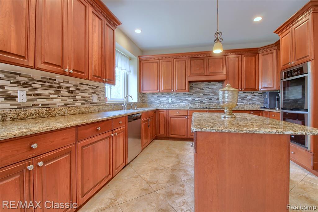 761 Nissen Court, Wixom, MI 48393 — Photo 13