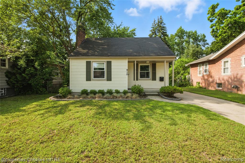 915 W Marshall Street, Ferndale, MI 48220 — front exterior