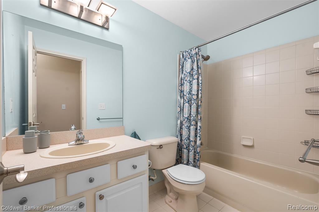 21105 Chesapeake Circle, 243, Walled Lake, MI 48390 — Photo 22
