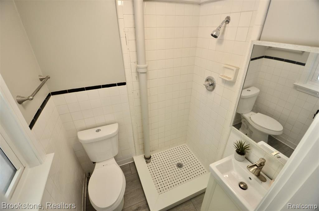 7565 Old Pond Drive, Clarkston, MI 48348 — Photo 37
