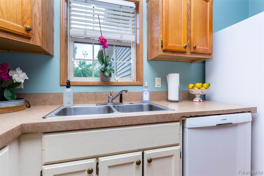 6137 East Street, North Branch, MI 48461 — Photo 18