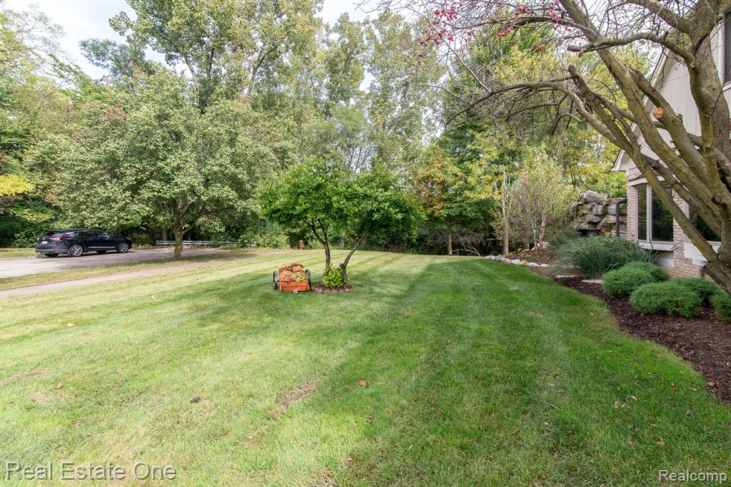 4088 PARKSTONE Court, Troy, MI 48098 — Photo 22