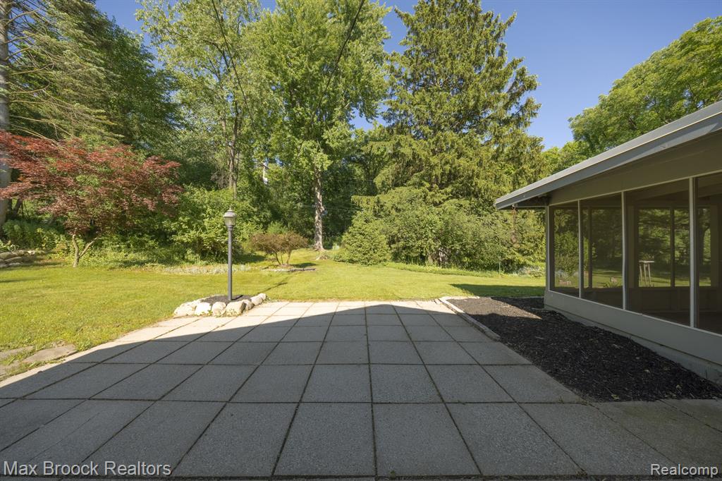 6041 EASTMOOR Road, Bloomfield Hills, MI 48301 — Photo 28