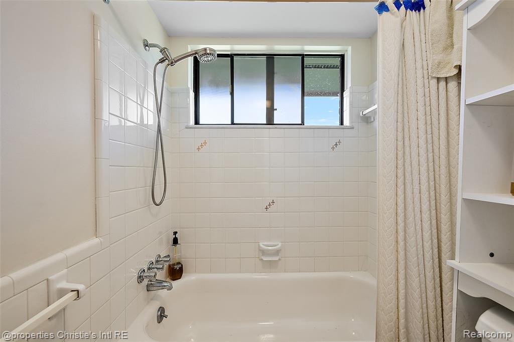 37337 LAKESHORE Drive, Harrison Township, MI — Photo 26