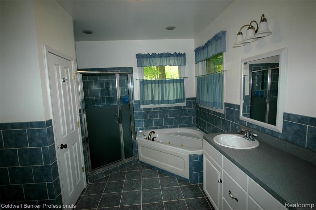 4266 River Drive NE, Gladwin, MI 48610 — Photo 38