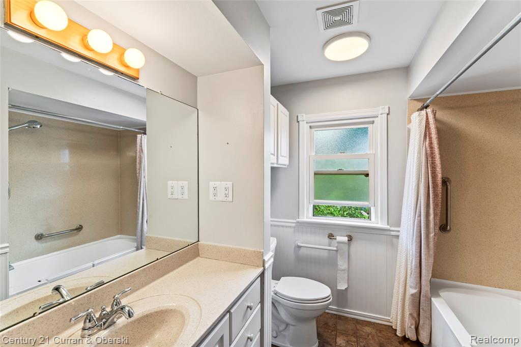 505 Hollywood Avenue, Grosse Pointe Woods, MI 48236 — Photo 19