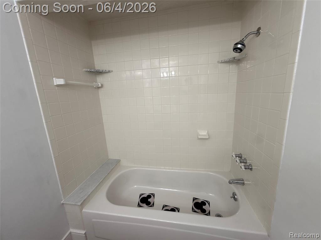 6382 Houghten Drive, Troy, MI 48098 — Photo 22