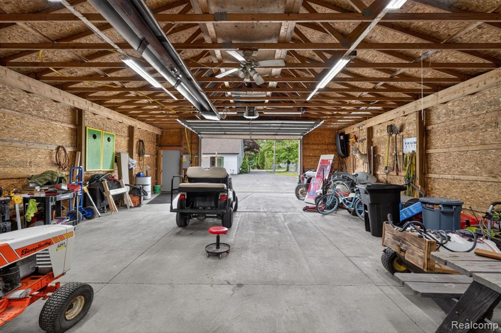 6354 Lapeer Road, Burton, MI 48509 — Photo 38