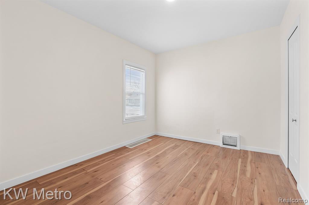8135 REPUBLIC Avenue, Warren, MI 48089 — Photo 24