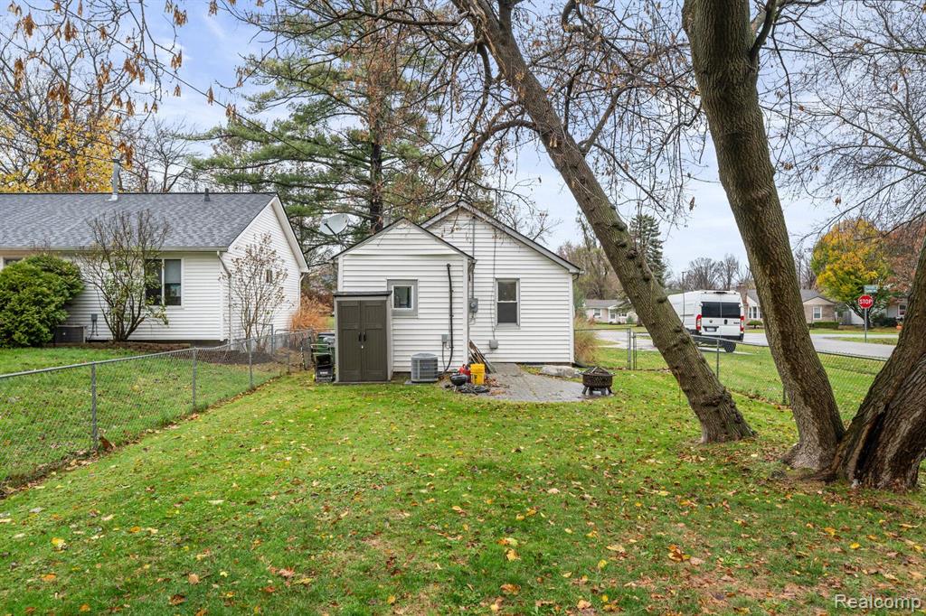 8624 RUSSELL Street, Shelby Twp, MI 48317 — Photo 20