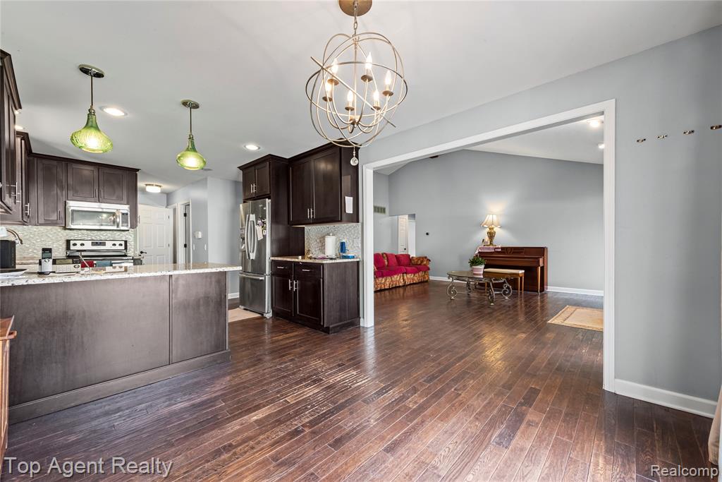 46891 Meadowview Court, Shelby Twp, MI 48317 — Photo 8