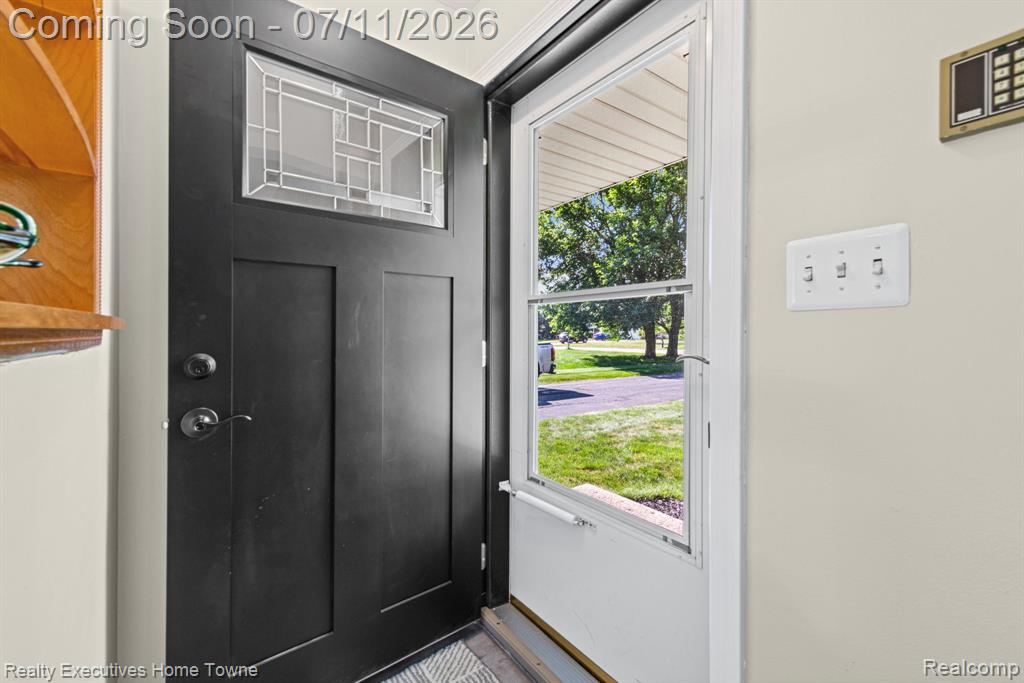 5615 Althea Street, Utica, MI 48316 — Photo 2
