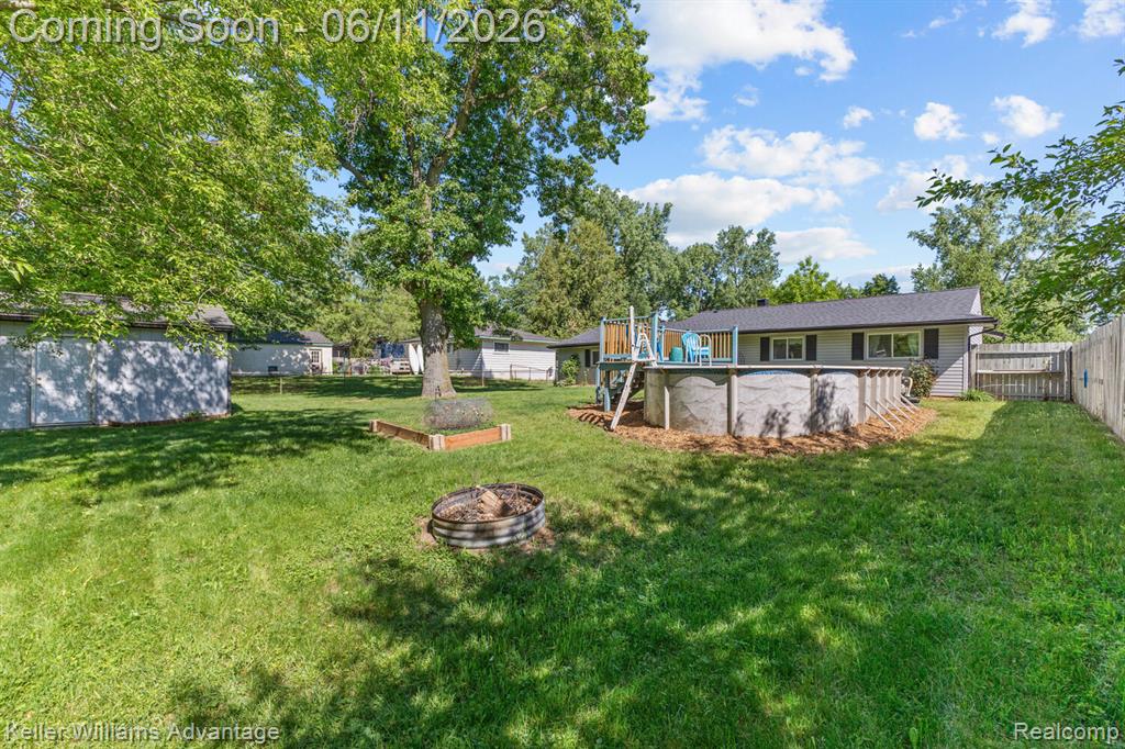 6589 Doyon Drive S, Waterford, MI 48327 — Photo 29
