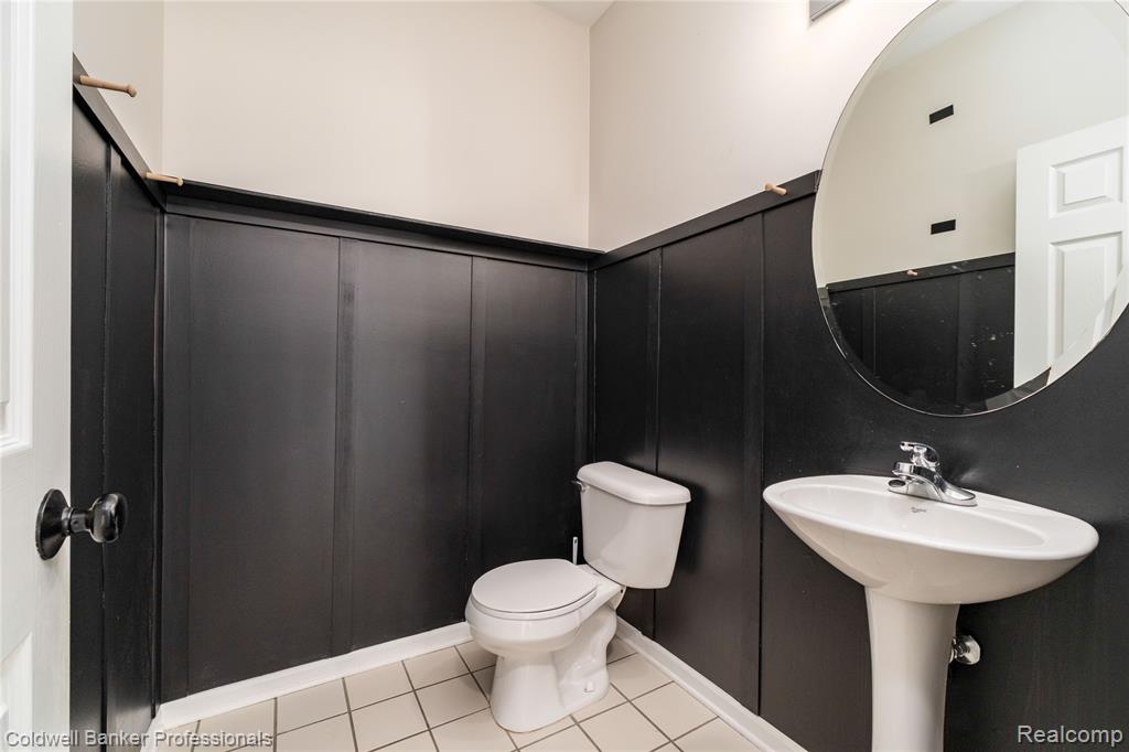 2104 Trailway Court, Commerce Twp, MI 48390 — Photo 17