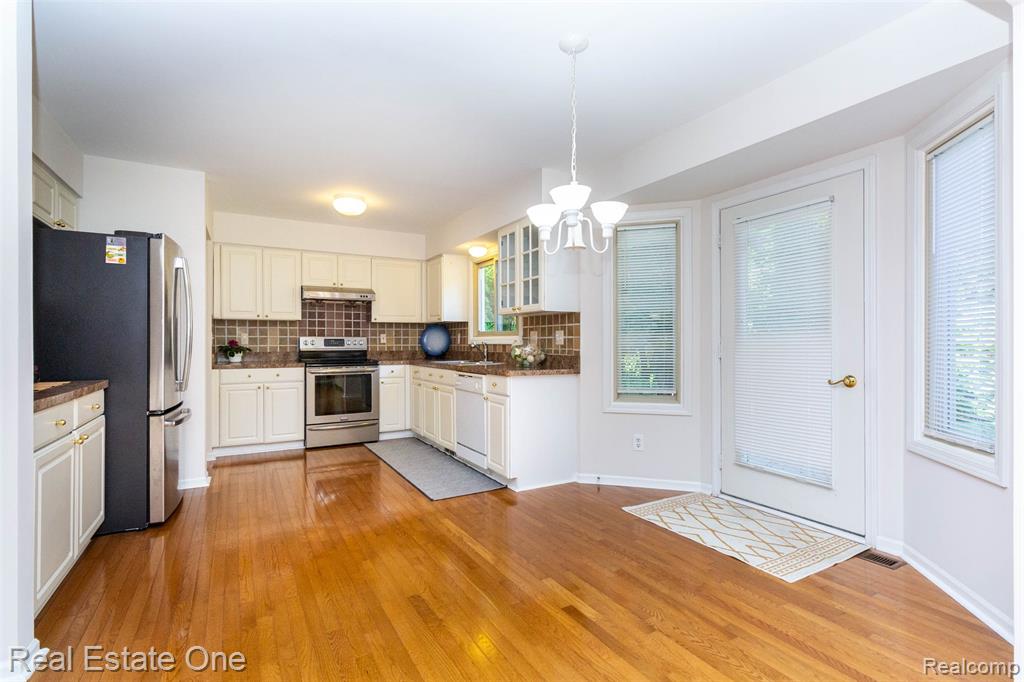 7062 Foxridge Drive, Canton, MI 48187 — Photo 13