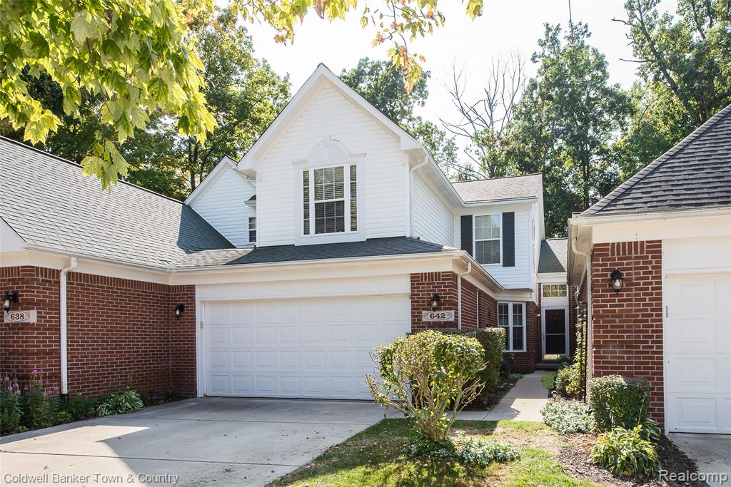 642 Chestnut Drive, Wixom, MI 48393 — Photo 2