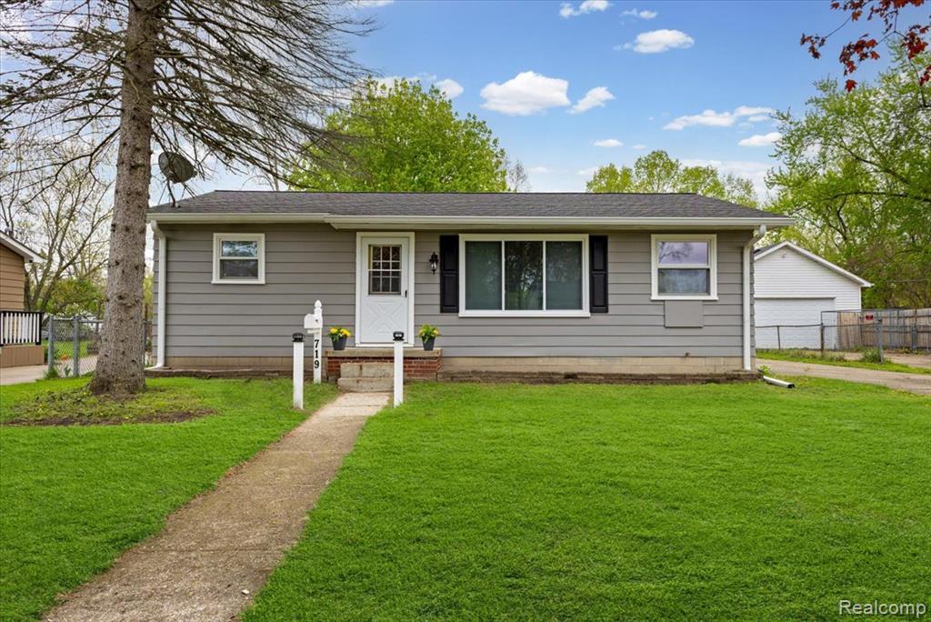 719 Hartner Drive, Holly, MI 48442 — front exterior