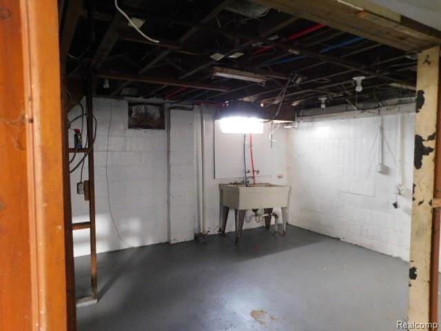 15864 BRINGARD Drive, Detroit, MI 48205 — Photo 11