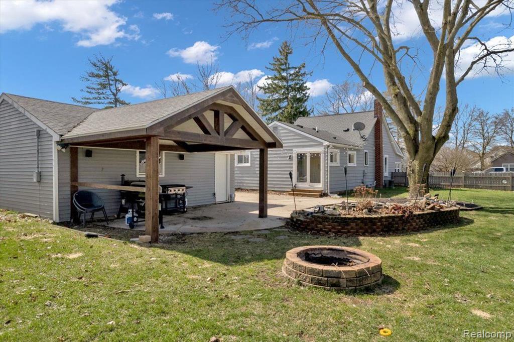 895 GLASPIE Road, Oxford, MI 48371 — Photo 10